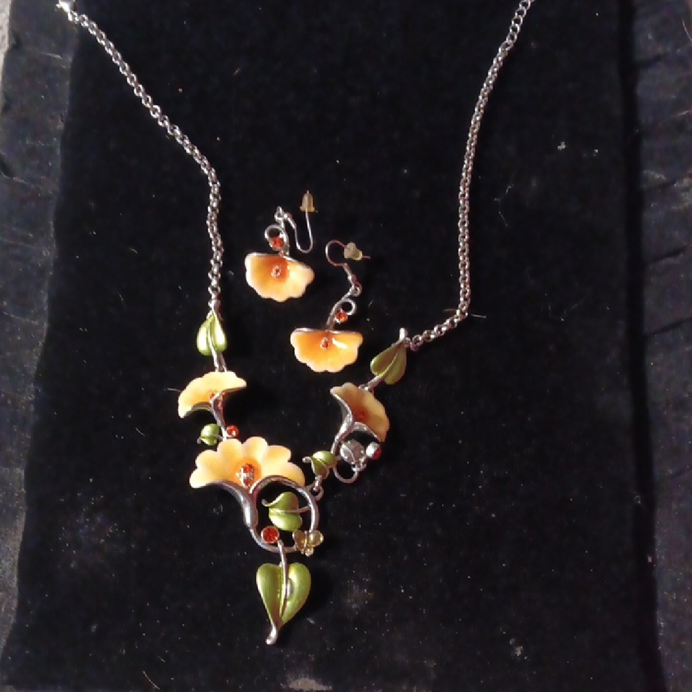 Elegant Floral Necklace Set with Silver and White Accents